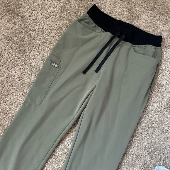 Olive Green Cargo Scrub Pants - Picture 2 of 4